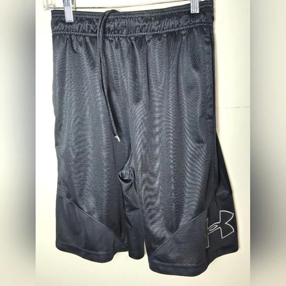 Men's Under Armour Black Drawstring Basketball Shorts, Size Medium - Picture 1 of 2